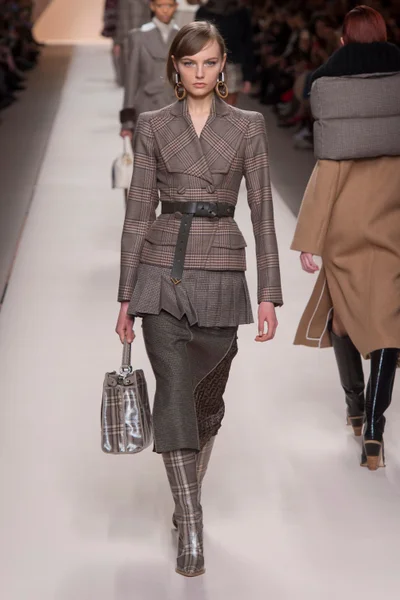 Look 8